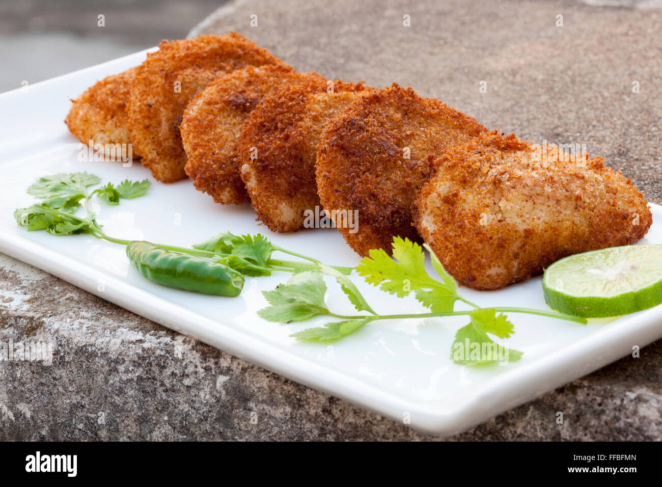 Empanadillas de gambas es un delicioso y sabroso aperitivo, que se derrite en la boca. Foto de stock