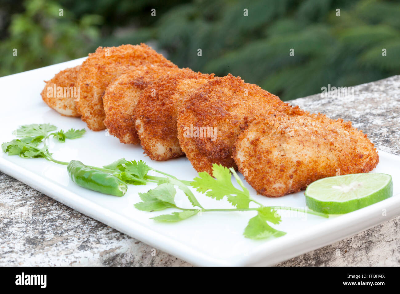 Empanadillas de gambas es un delicioso y sabroso aperitivo, que se derrite en la boca. Foto de stock