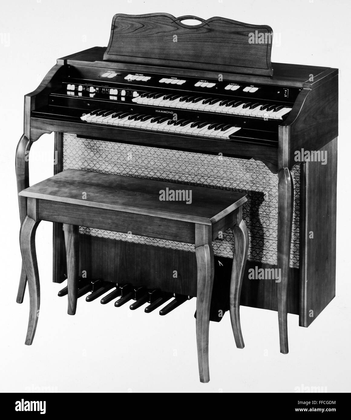 Órgano Hammond, 1960. /Nel Hammond L-133, de órgano eléctrico de cereza.  Fotografía, Americana, 1960 Fotografía de stock - Alamy