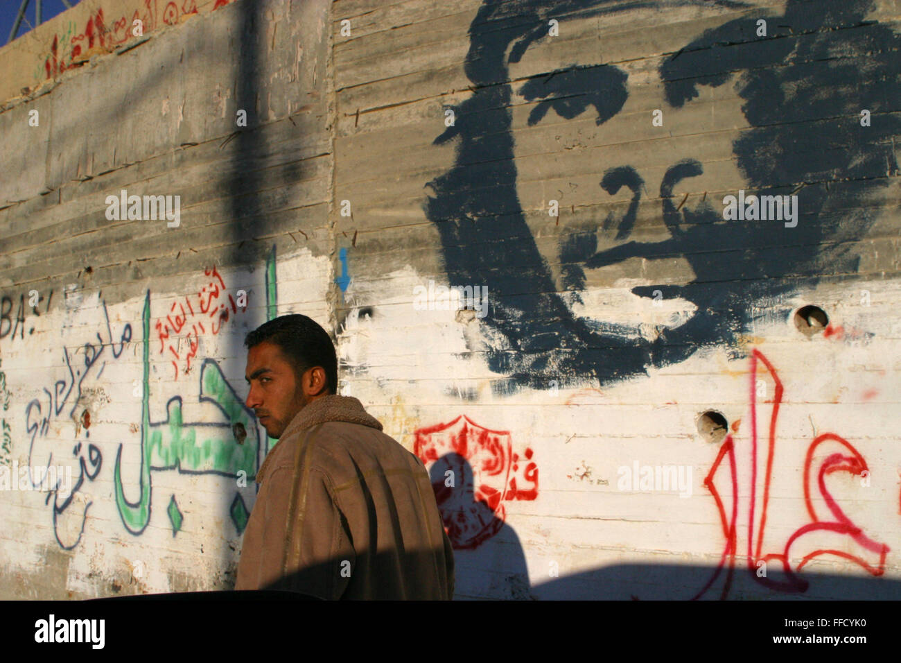 El Che Guevara se ha pintado en la pared. Es una imagen común a lo largo de la pared que separa; Palestina e Israel. Foto de stock