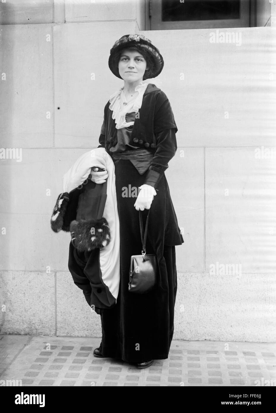 LUCY Burns (1879-1966). /NAmerican suffragette y la defensora de los derechos de la mujer. Fotografía, 1913. Foto de stock