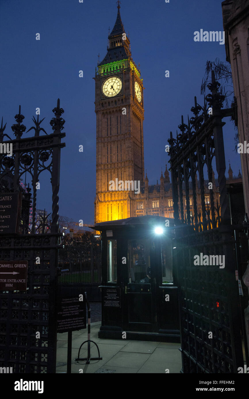 Big Ben al anochecer.También es conocida como Torre de San Esteban y es parte de las Casas del Parlamento, Londres, Inglaterra Foto de stock