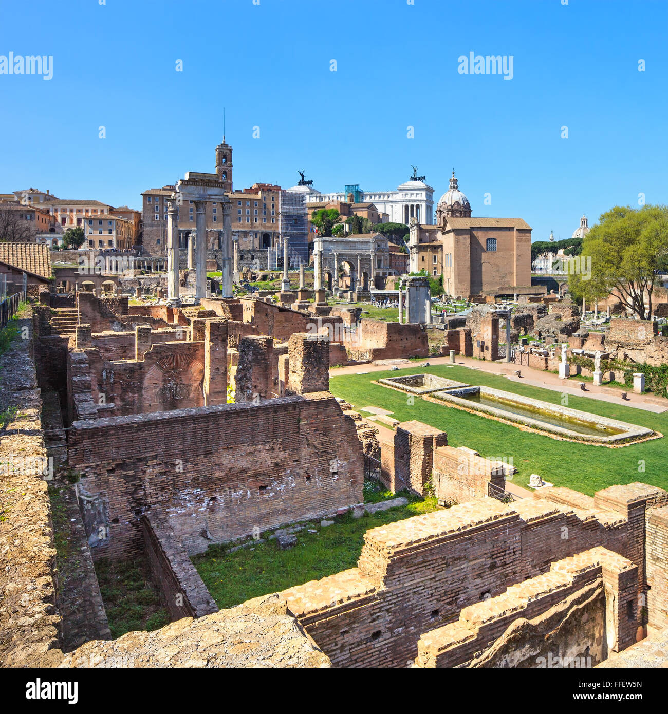 Antiguo Foro romano ruinas vistas panorámicas. Patrimonio de la humanidad por la Unesco. Roma, Italia, Europa. Foto de stock
