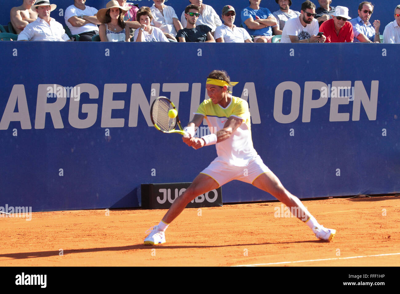Buenos Aires, Argentina. 12 de febrero de 2016. Rafael Nadal durante el partido cuarterfinal en la cancha central de tenis de césped de Buenos Aires el viernes. (Foto: Néstor J. Beremlum) Foto de stock