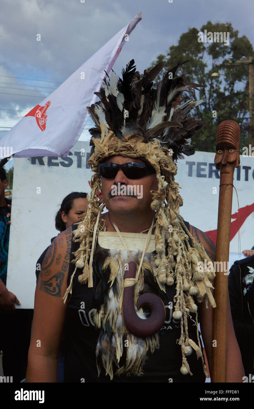 Las personas que protestaban contra la Isla de Pascua Rapa Nui Foto de stock