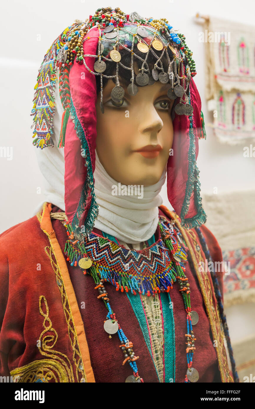 Mujer en traje tradicional turca, exposición del museo, Edirne, provincia  de Edirne, Turquía Fotografía de stock - Alamy