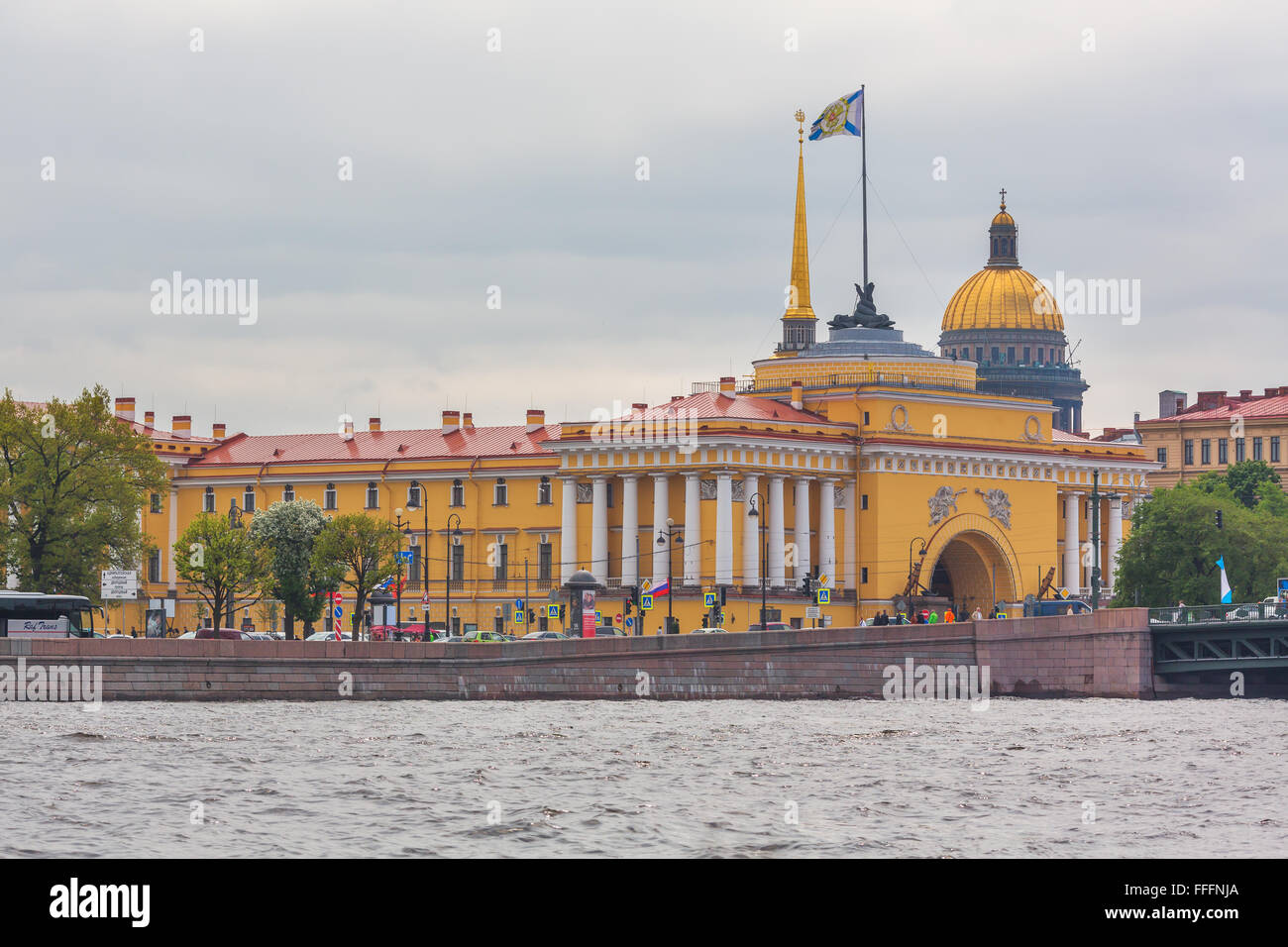 Terraplén del almirantazgo, San Petersburgo, Rusia Foto de stock