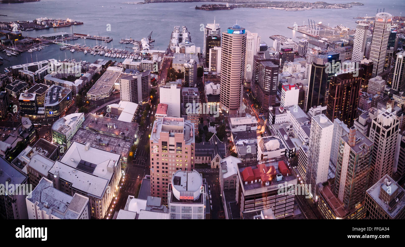 Vista del puerto de Auckland desde la Sky Tower Foto de stock