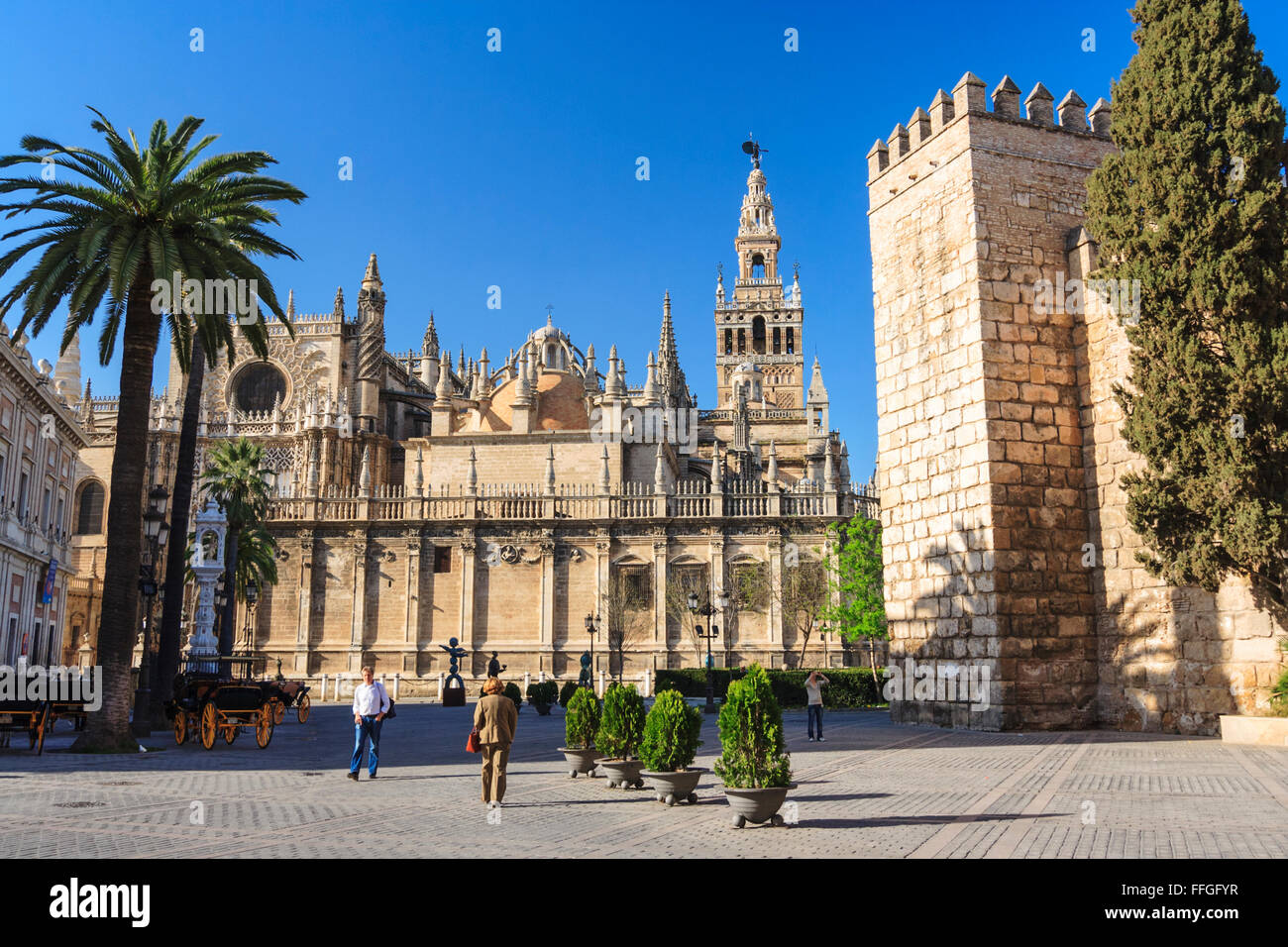 La catedral y el Alcázar de Sevilla, Andalucía, España Foto de stock