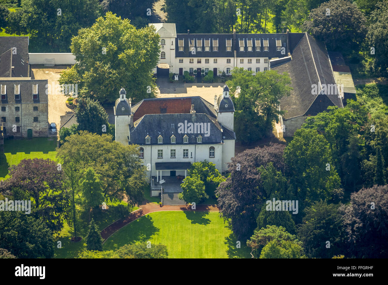 Vista aérea, capillas Castillo Lauersfort, Moers, la región de Ruhr, Nordrhein-Westfalen, Alemania, Europa, vista aérea, aves de ojos vista, Foto de stock