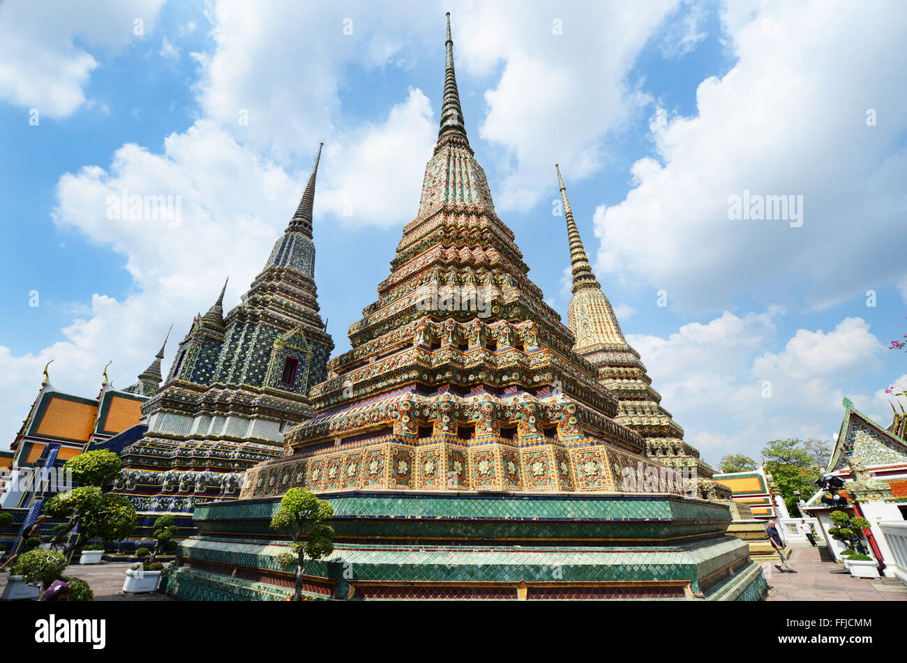 Phra Maha Chedi Si Ratchakan área de Wat Po en Bangkok. Foto de stock