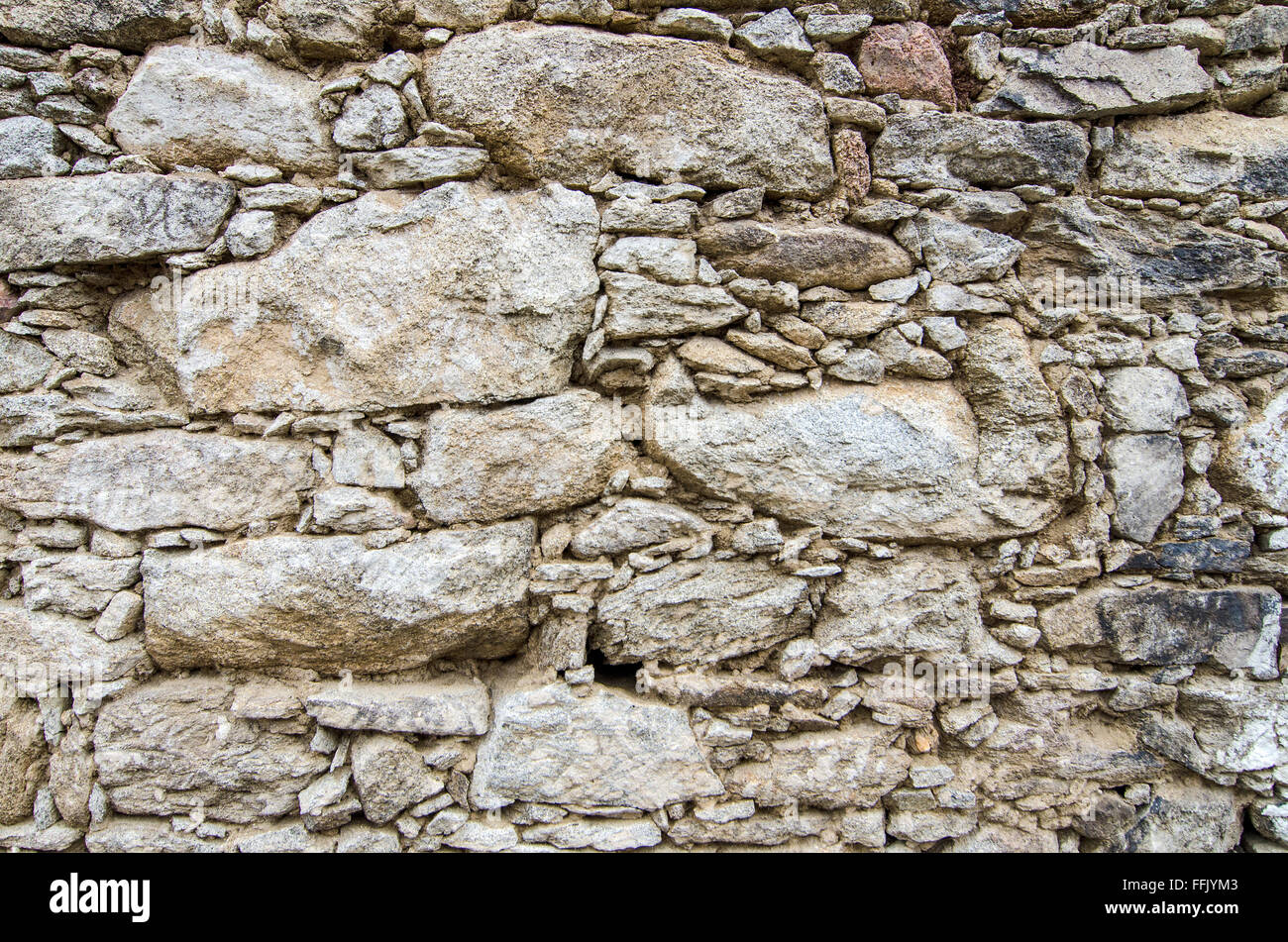 Antiguo muro de piedra para la arquitectura y el fondo Foto de stock