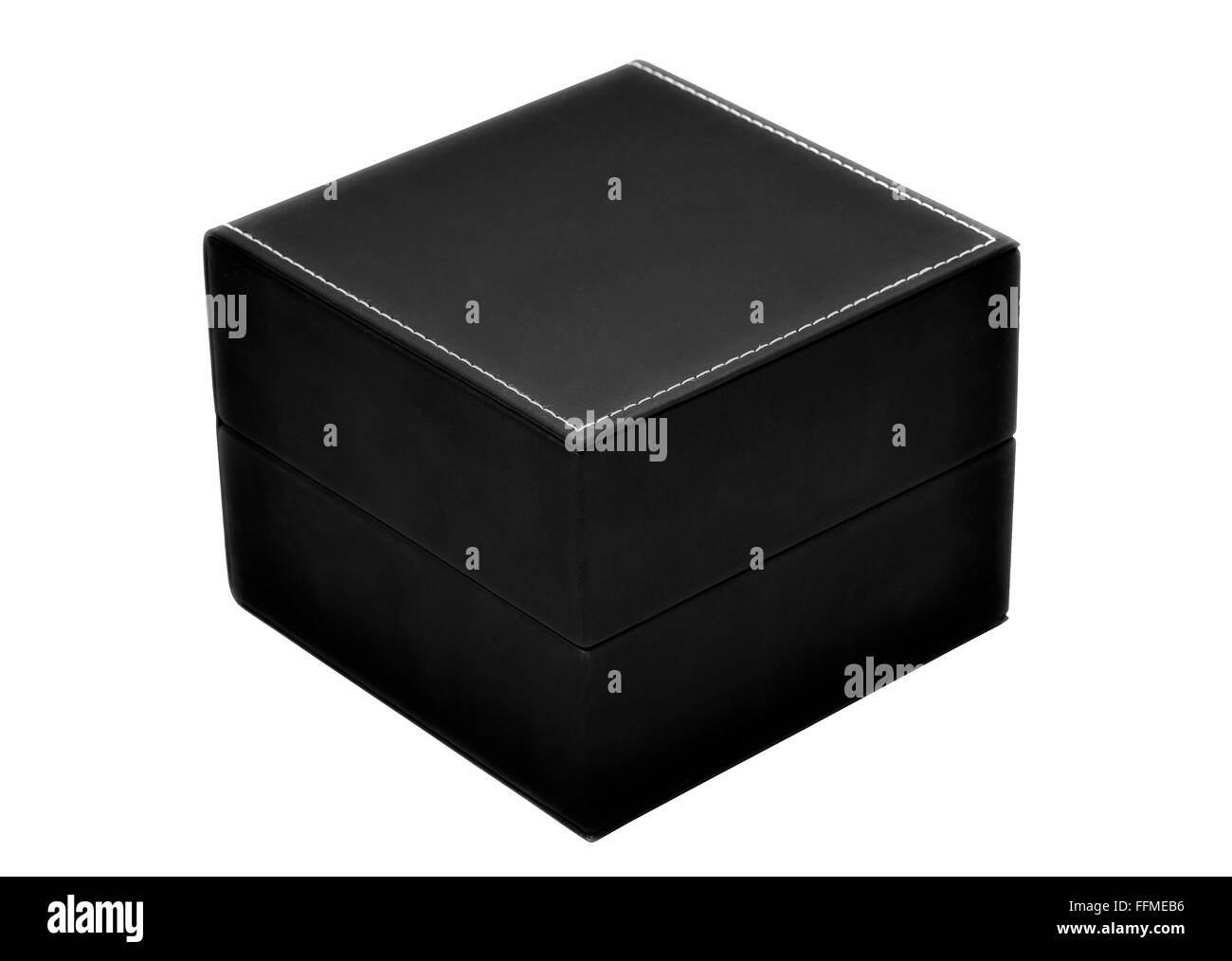 Caja de regalo de color negro sobre un fondo blanco. Foto de stock