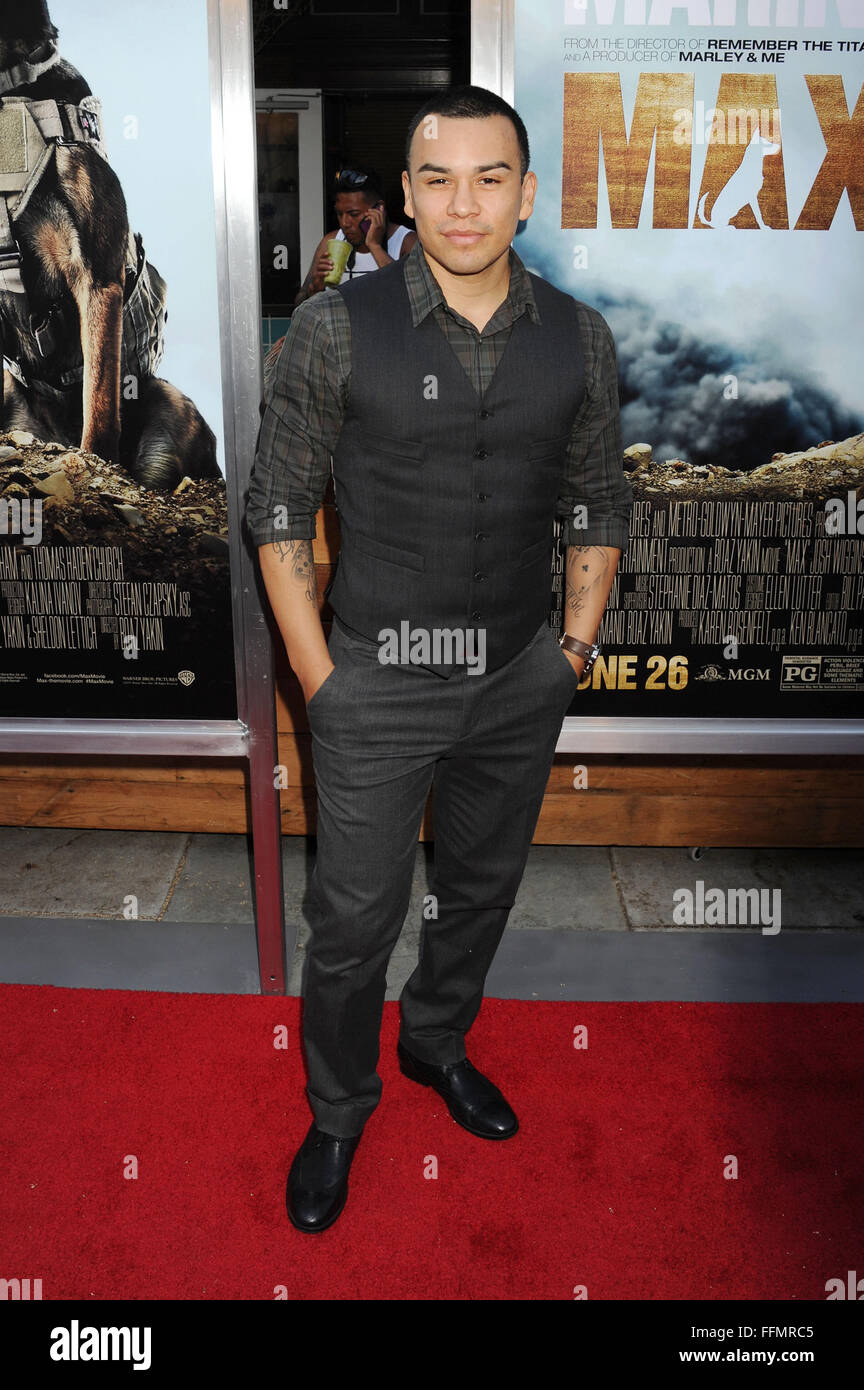 El actor JJ Soria asiste al estreno de 'MAX' en los Ángeles en el Teatro Egipcio el 23 de junio de 2015 en Hollywood, California., Foto de stock