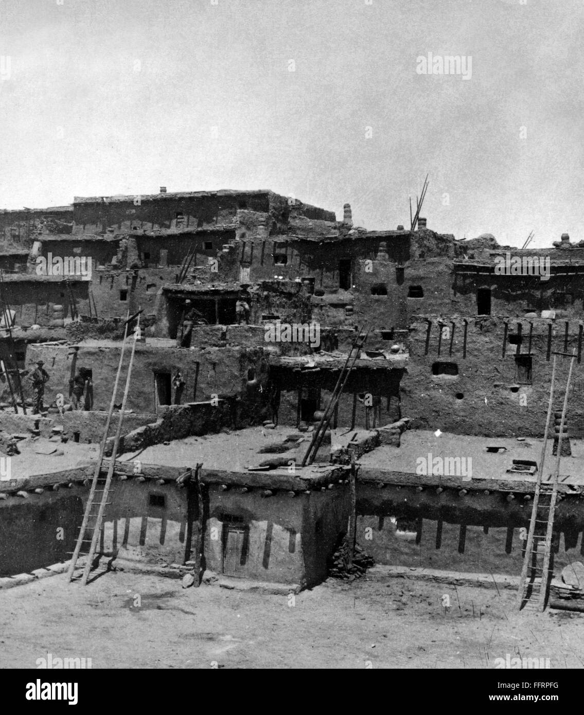 Nuevo México ZUNI PUEBLO. /NView desde el interior de un pueblo zuni