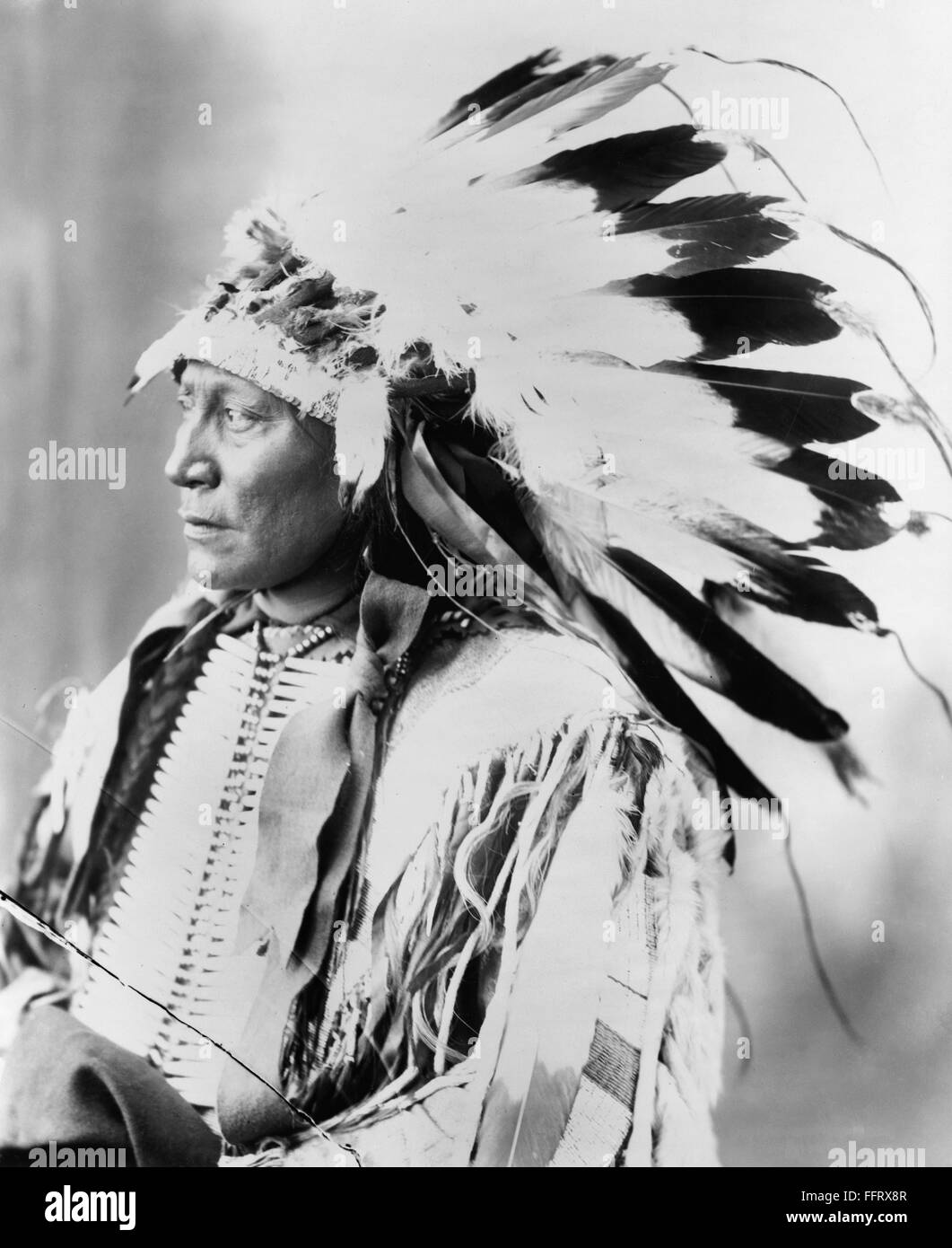 HOLLOW HORN BEAR /n(c1850-1913). BrulΘ Sioux jefe indígena americano. Fotografiado c de 1898. Foto de stock