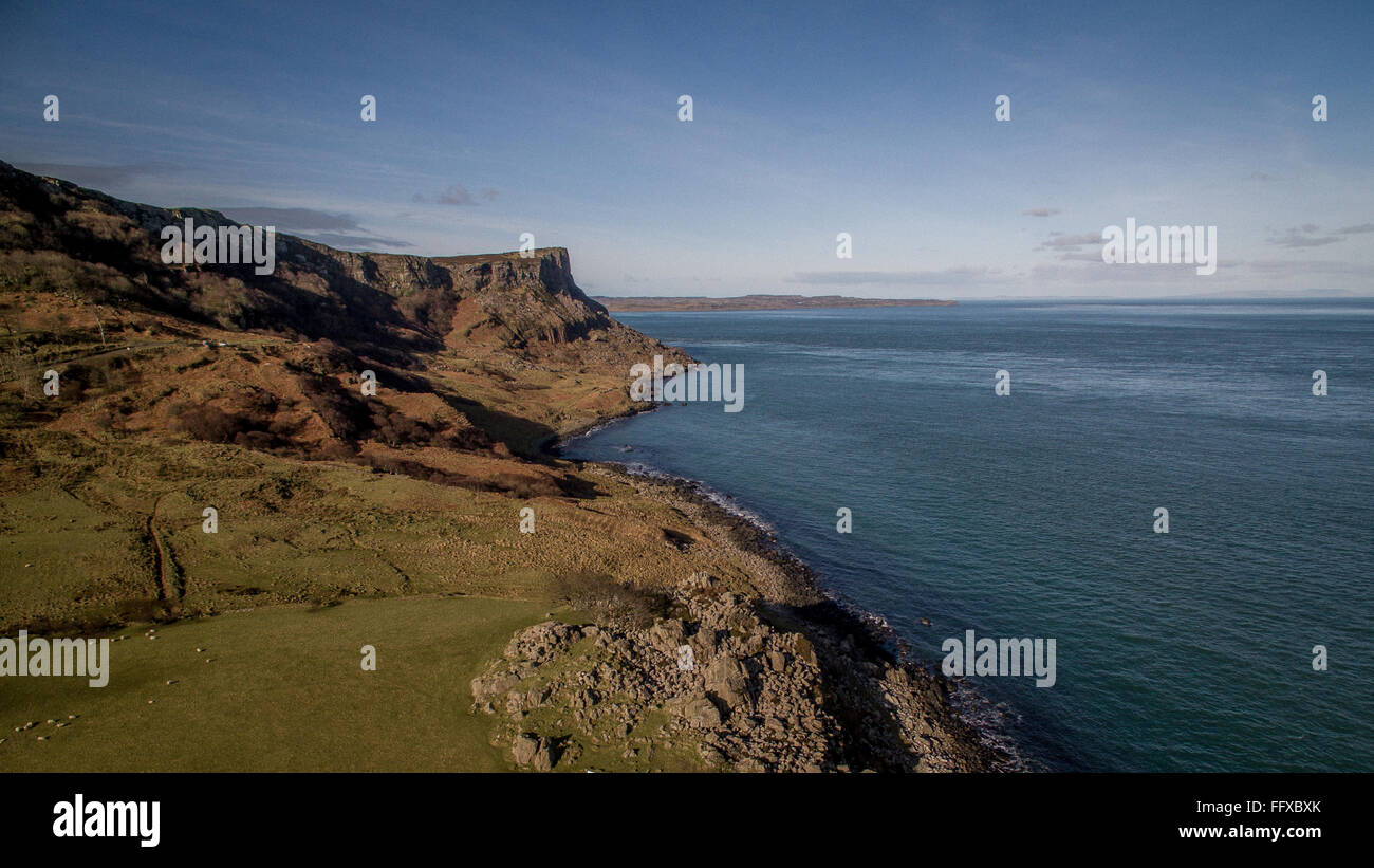 Las fotografías aéreas de Juego de Tronos ubicación del rodaje. La carretera de Pyke - Murlough Bay, en el Condado de Antrim, Irlanda del Norte Foto de stock