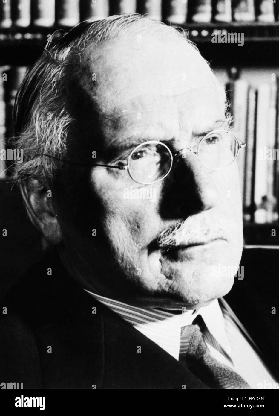CARL Gustav Jung (1875-1961). /NSwiss psicólogo y psiquiatra. Fotografía, de mediados del siglo XX. Foto de stock