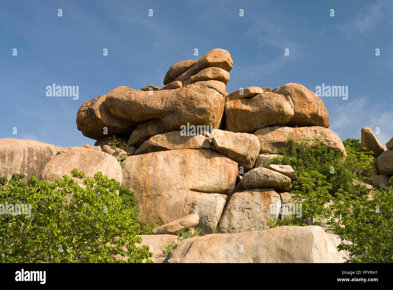 Impresionantes formaciones rocosas de Hampi, Karnataka, India Foto de stock