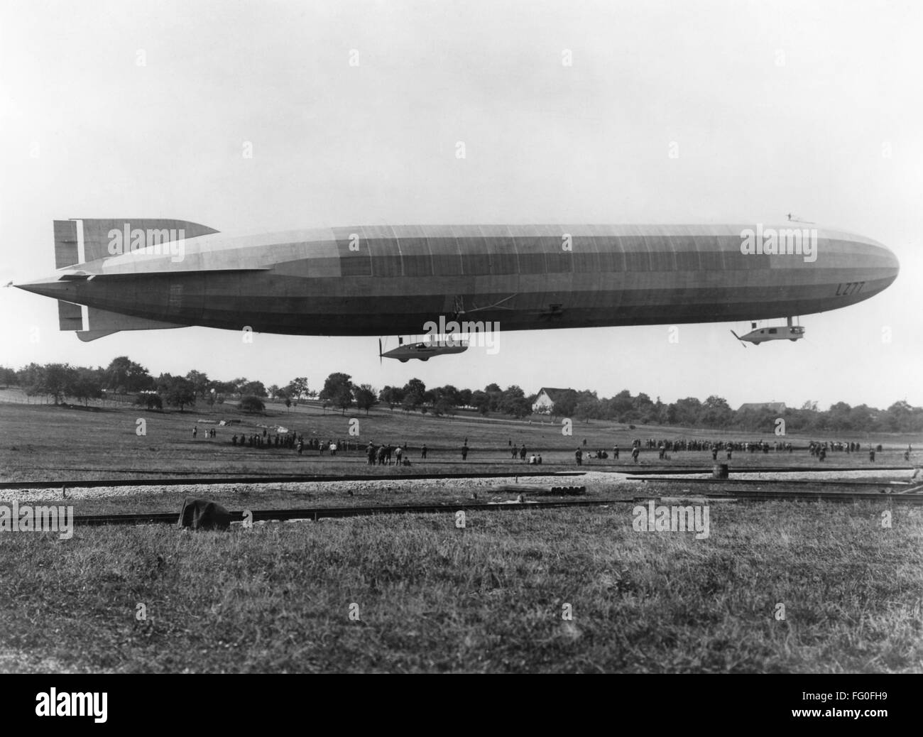 La I Guerra Mundial: Zeppelin. /NA Alemán LZ77 dirigible Zeppelin durante la I Guerra Mundial Fotografía, c1916. Foto de stock