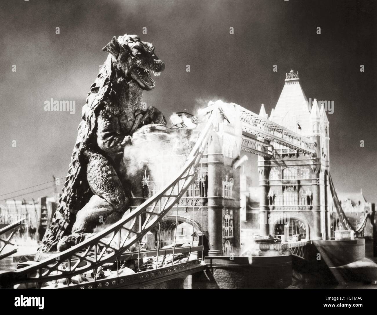 GODZILLA. /NA escena de uno de los 'Godzilla' películas. Foto de stock