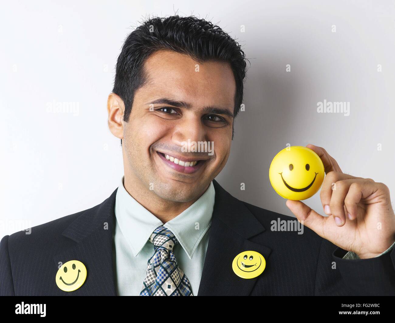 Broche de smiley en capa de executive mostrando smiley ball MR#779K  Fotografía de stock - Alamy