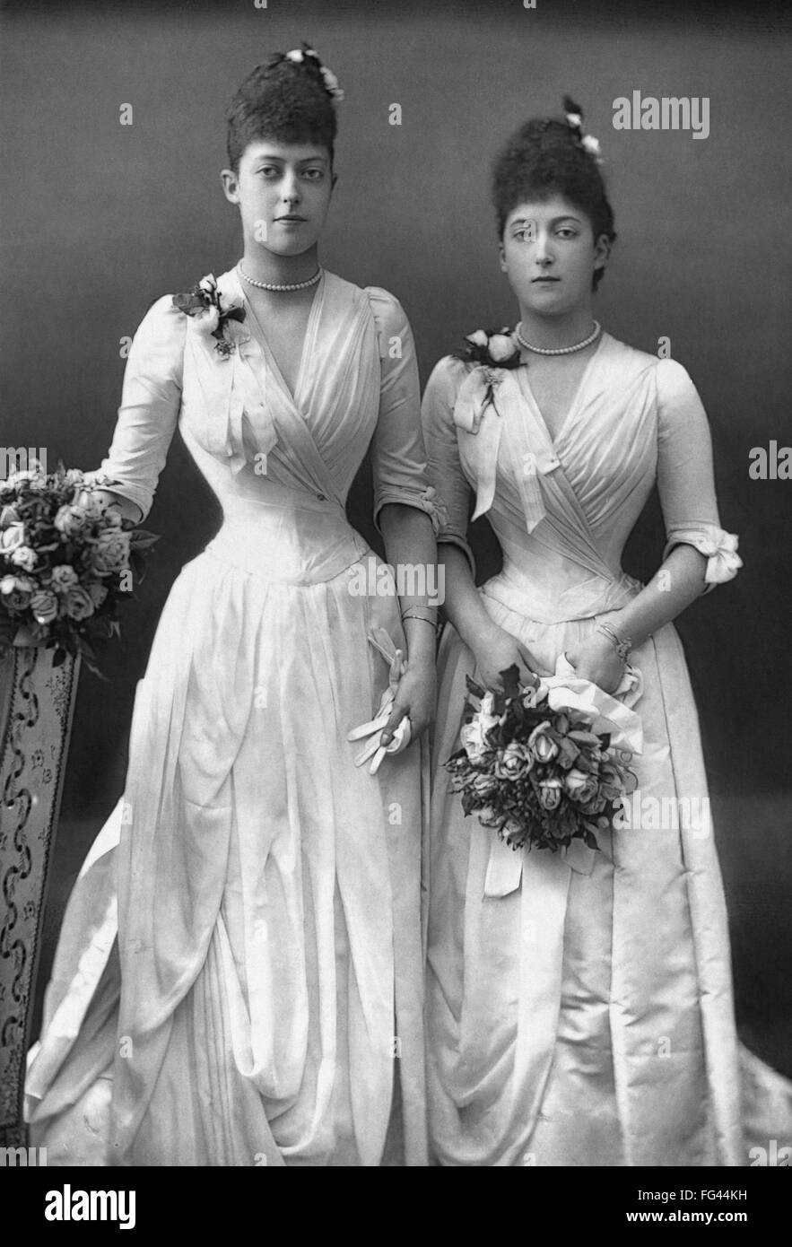 Princesas de Gales, c1890. /NPrincess Victoria y la Princesa Maud de Gales, la futura reina de Noruega. Fotografía por W. & D. Downey, c1890. Foto de stock