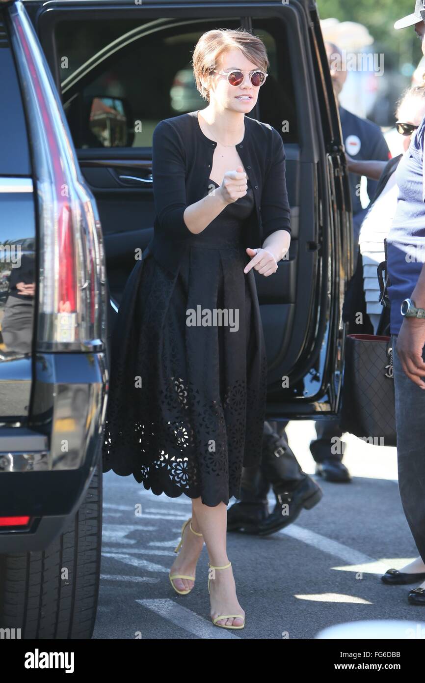 Lauren Cohan visto en Universal Studios, donde fue entrevistado por