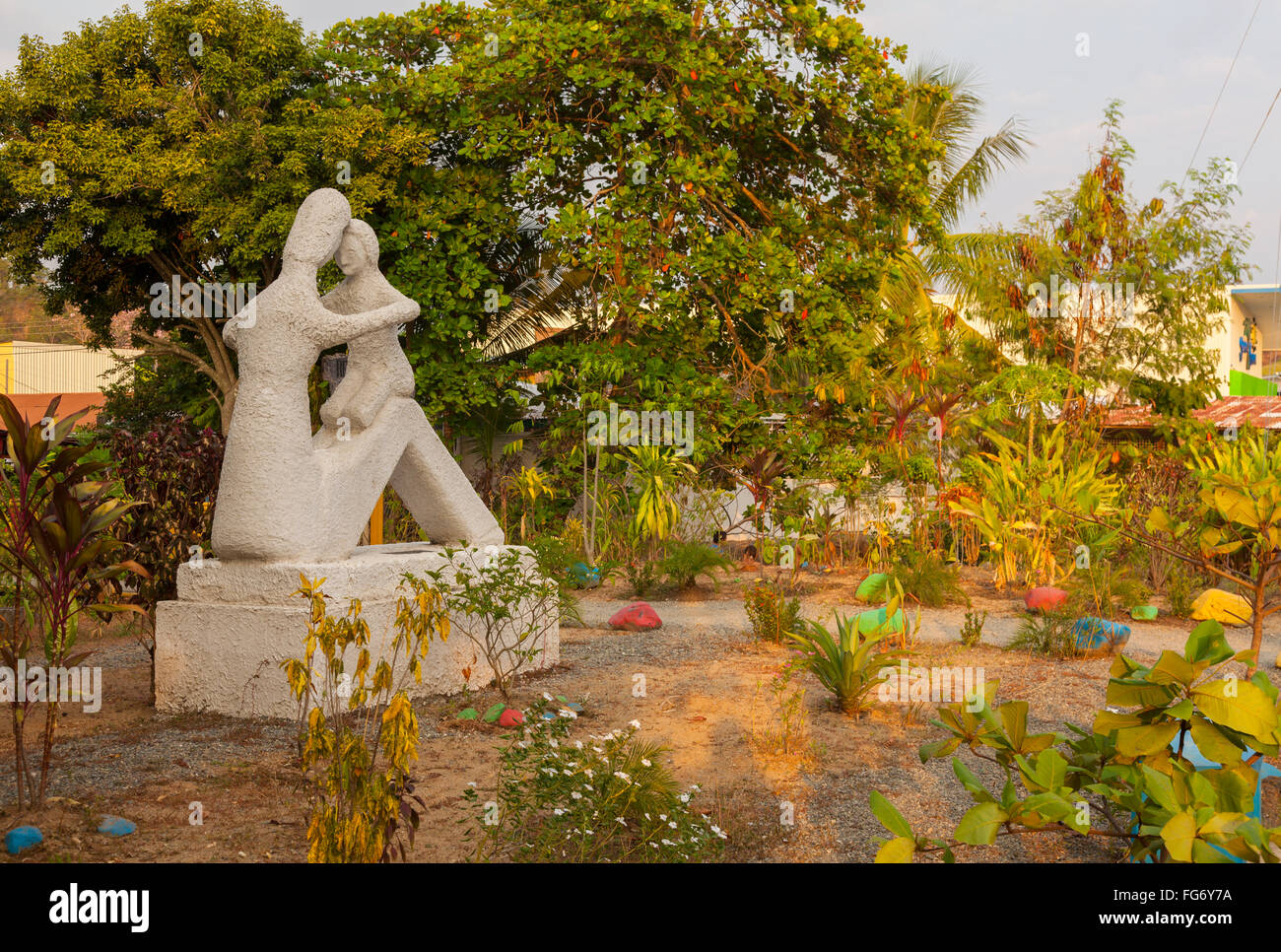 Una estatua en un parque de Quepos, provincia de Puntarenas, Costa Rica. Foto de stock