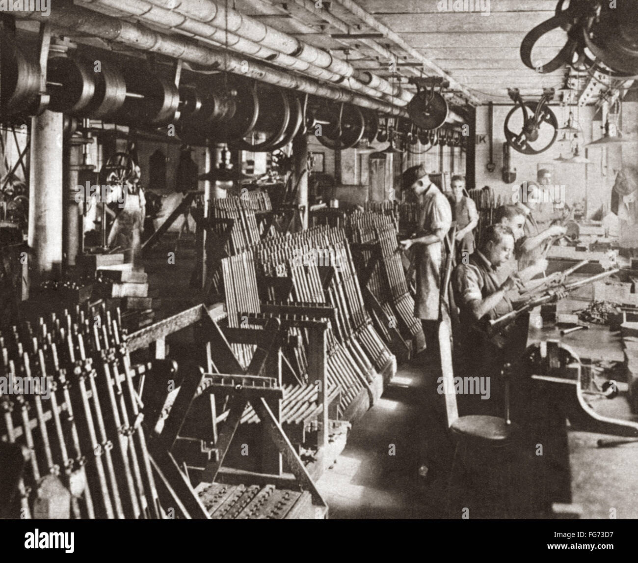 La I GUERRA MUNDIAL: Arsenal, c1917. /NRifles siendo ensamblada en el gobierno armory en Springfield, Massachusetts, durante la I Guerra Mundial Fotografía, c1917. Foto de stock