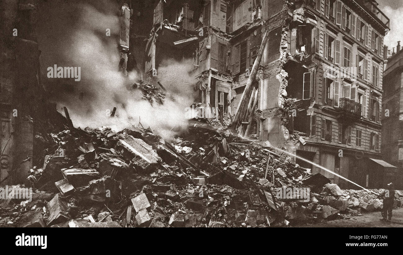 La I Guerra Mundial: París bombardeado. /NA casa en Rue Geoffroy destruida  por una bomba alemana, París, Francia. Fotografía, 11 de marzo de 1918  Fotografía de stock - Alamy