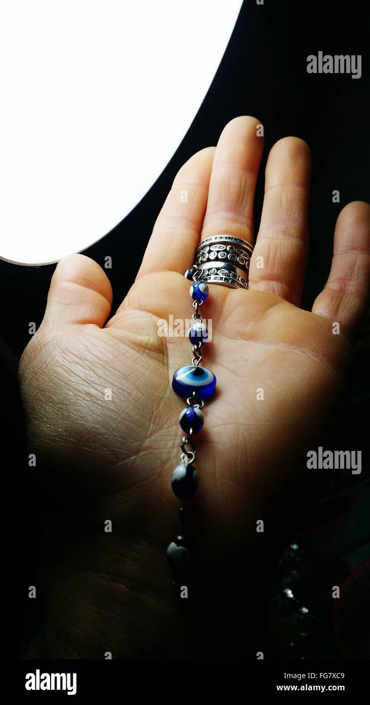 Pulsera mal de ojo fotografías e imágenes de alta resolución - Alamy