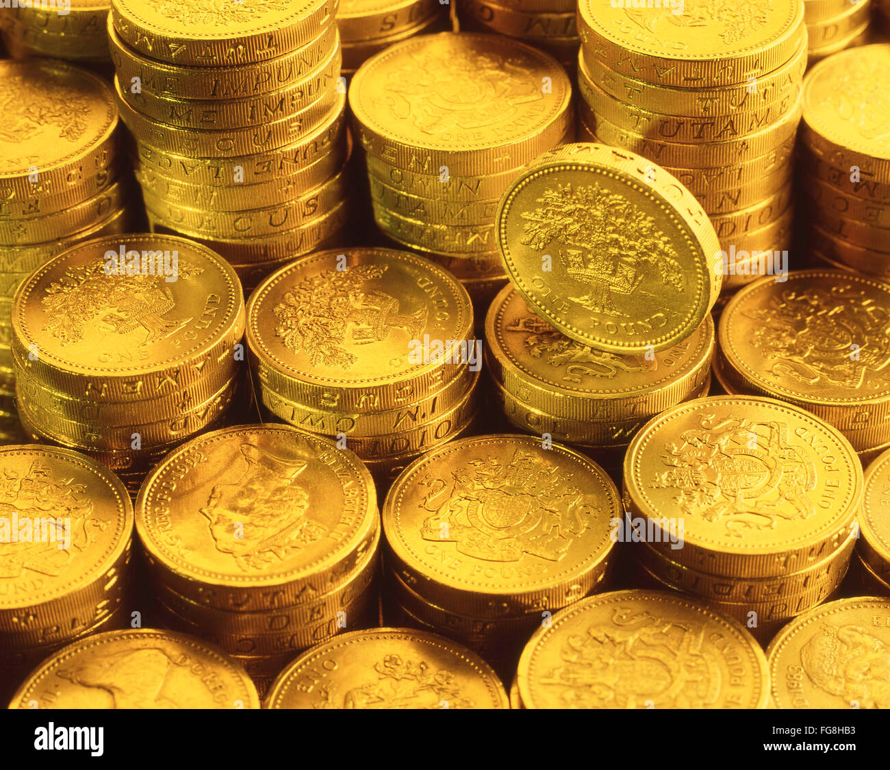 Filas de British Pound monedas, London, England, Reino Unido Foto de stock