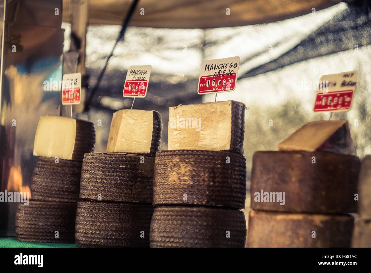 El queso manchego en el mercado Foto de stock