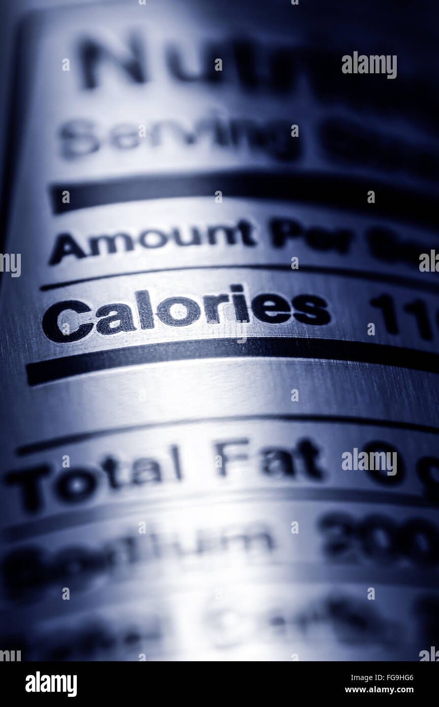 La etiqueta nutricional calorías en una bebida de aluminio puede Foto de stock