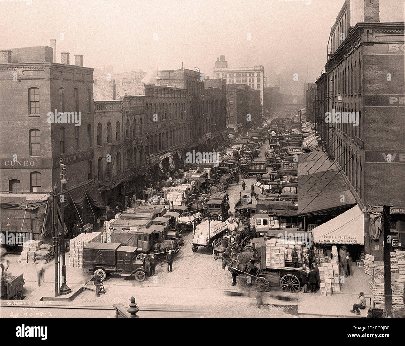 Atasco de tráfico - Carros - Old South Water Street, Chicago Foto de stock