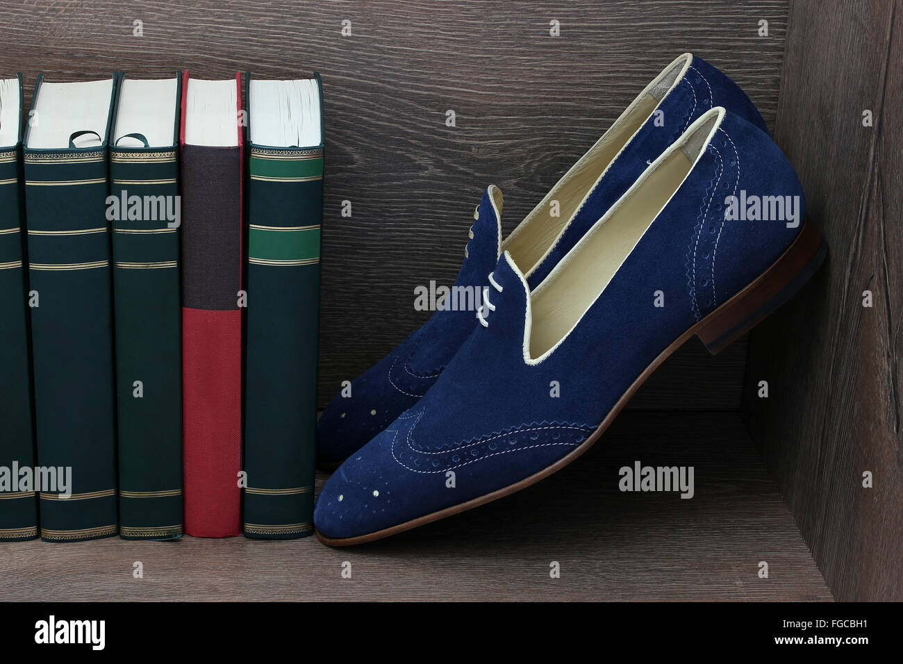 Zapatos en estantes fotografías e imágenes de alta resolución - Página 9 -  Alamy