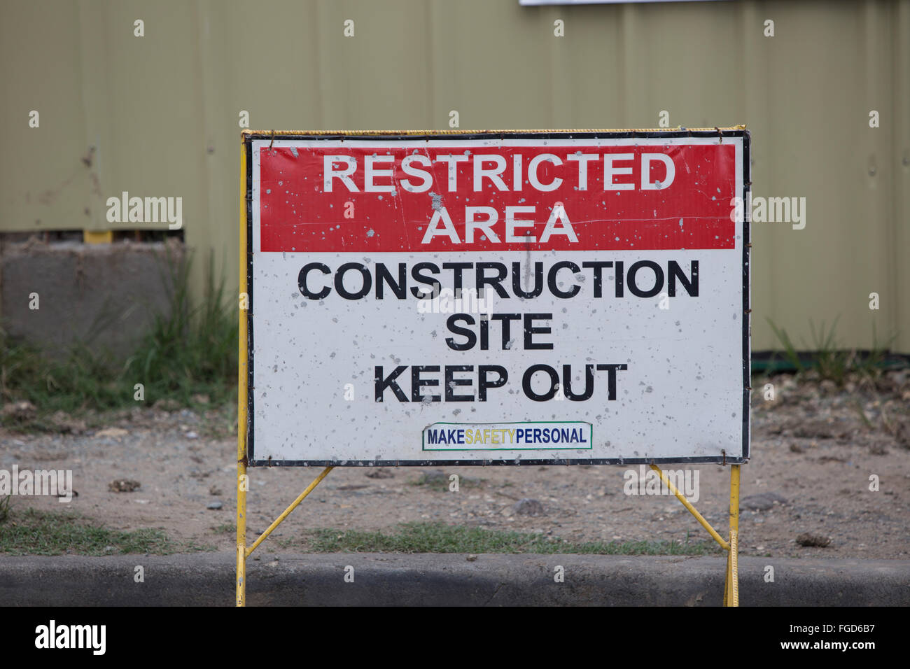 Señalización de seguridad y salud en torno a la construcción de sitios en la Ciudad de Cebu, Filipinas Foto de stock
