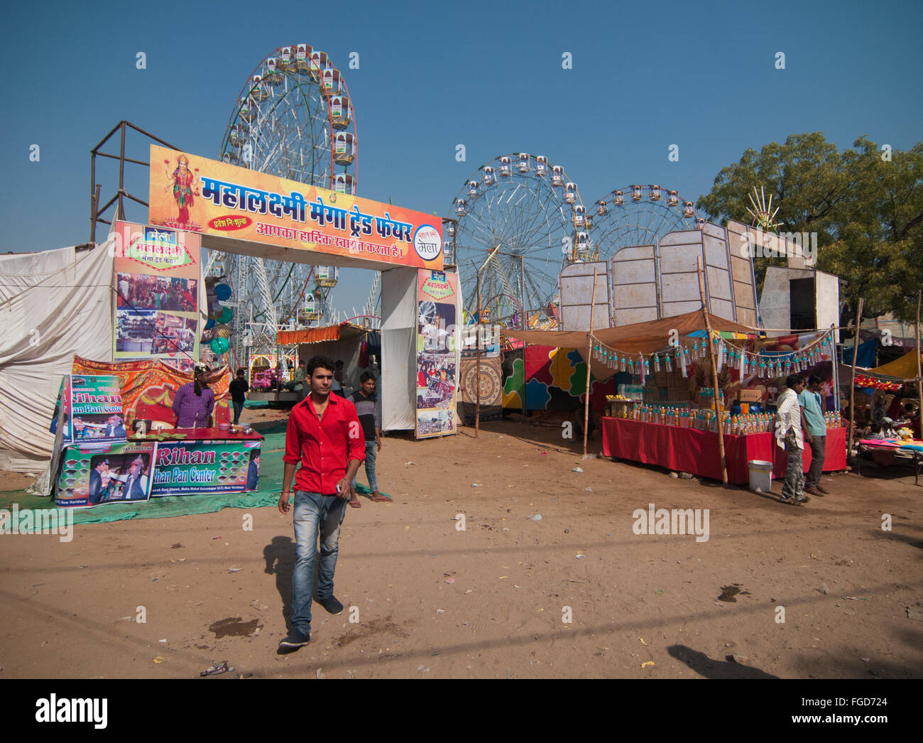 Parque de atracciones en el festival del camello de Pushkar, Rajastán, India Foto de stock