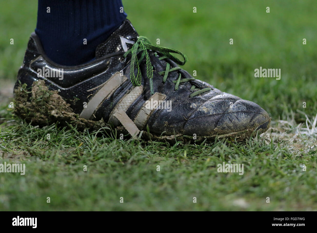 Zapatos rotos futbol fotografías e imágenes de alta resolución - Alamy