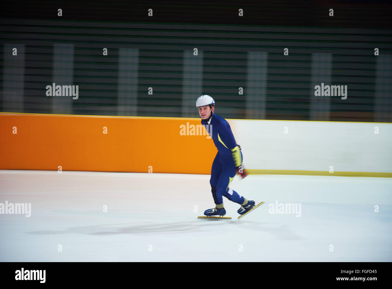 Guantes patinaje sobre hielo pista de hielo fotografías e imágenes de alta  resolución - Página 3 - Alamy