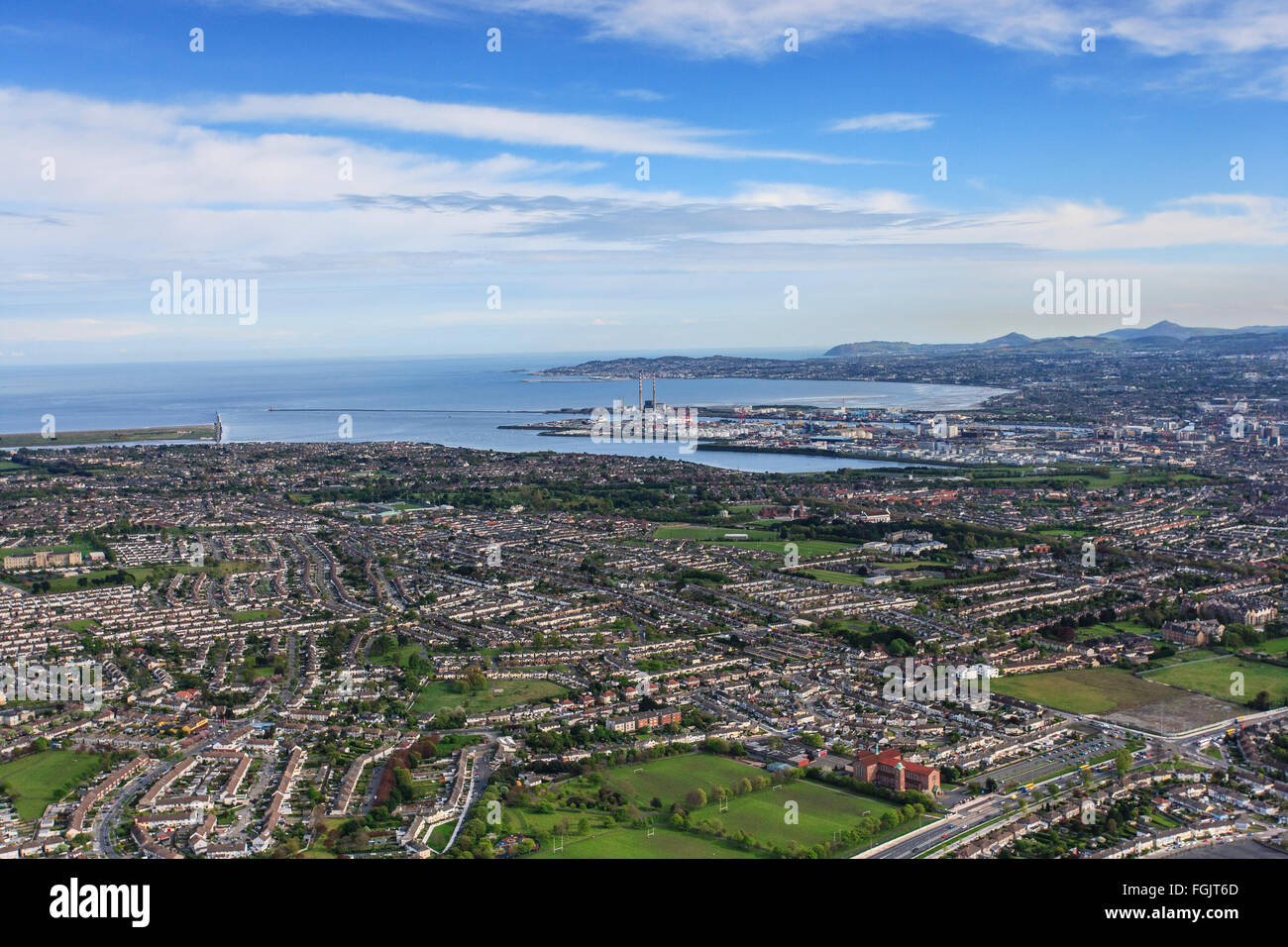 Vista aérea de la ciudad de Dublin Bay suburbios Houses Irlanda Foto de stock