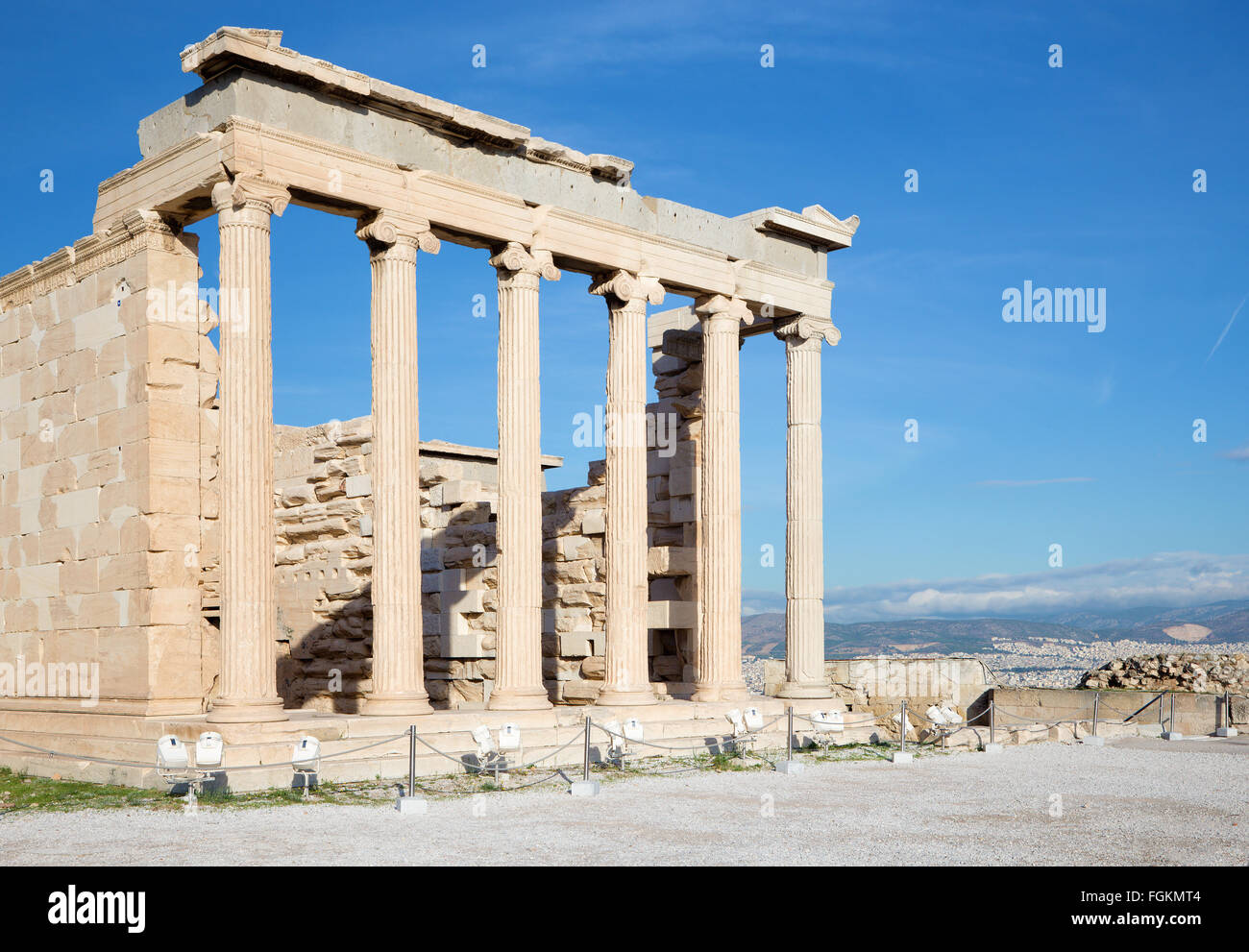 Atenas - El Erecteion en la Acrópolis en la luz de la mañana. Foto de stock