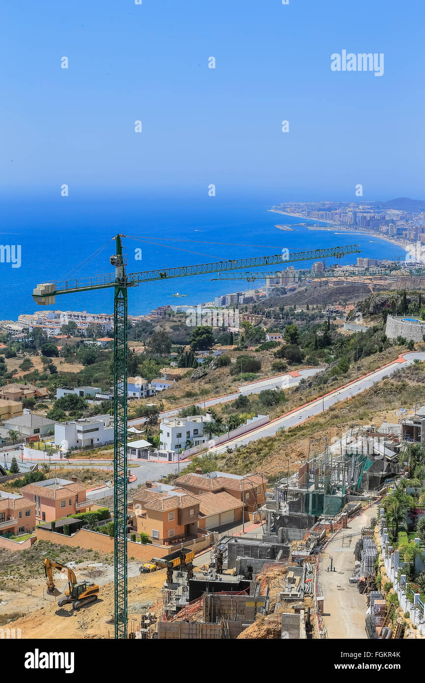 La construcción de edificios en la costa del Mediterráneo, Cataluña, España Foto de stock