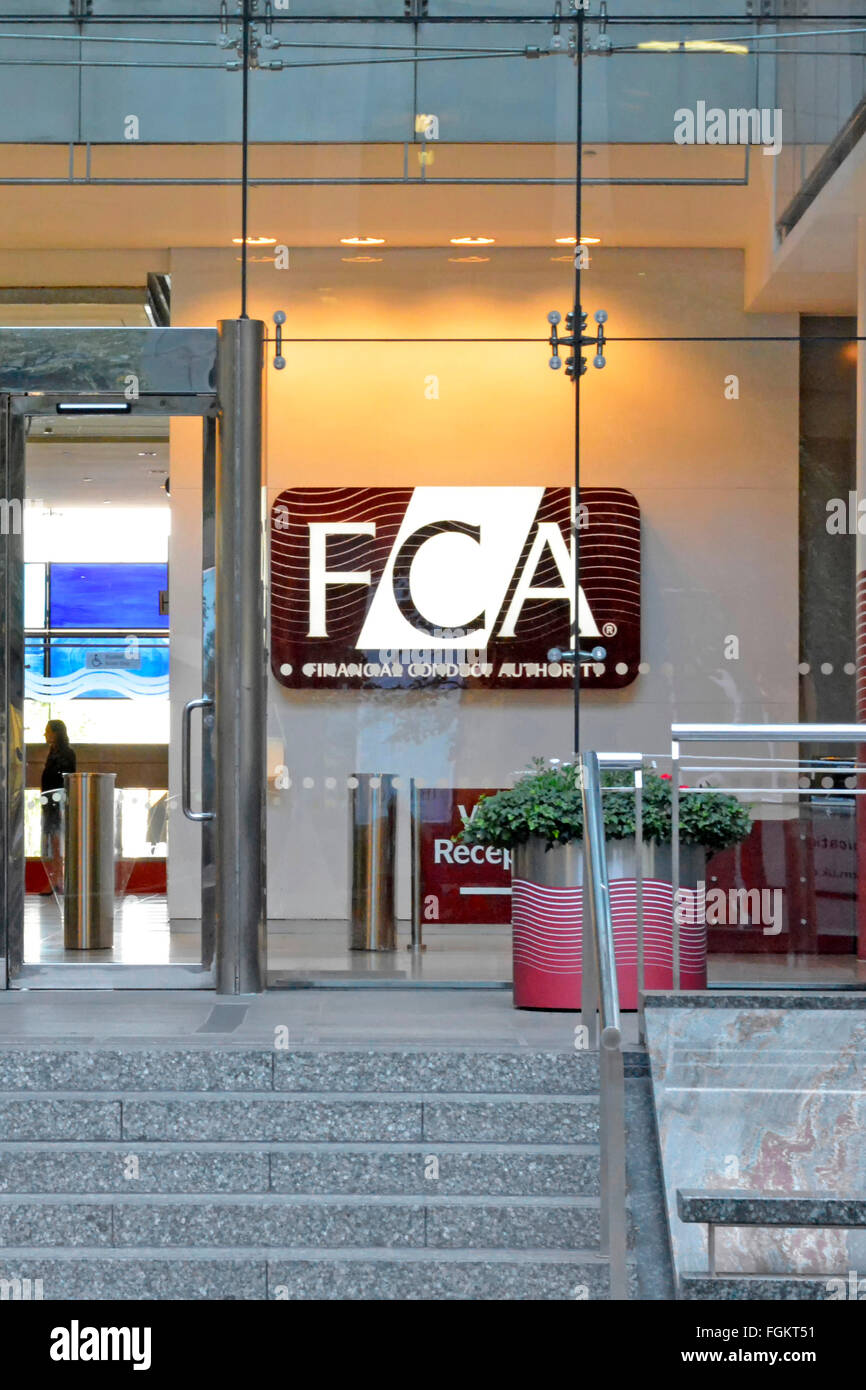 La conducta financiera competente FCA oficinas de Londres entrada al edificio de la sede de Canary Wharf London anteriormente la Autoridad de Servicios Financieros (FSA Foto de stock