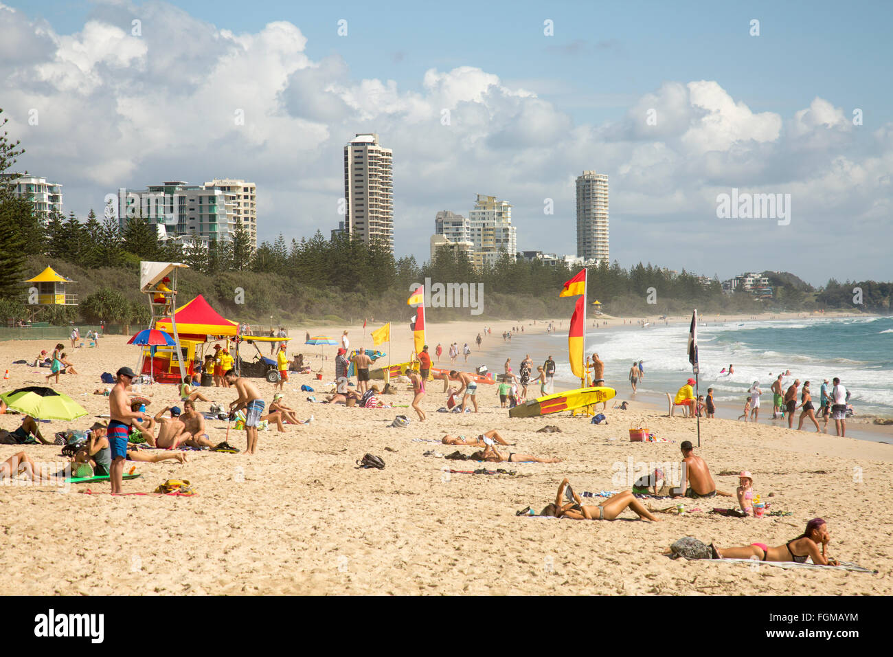 Playa de Burleigh Heads en verano, Gold Coast, Queensland, Australia Foto de stock