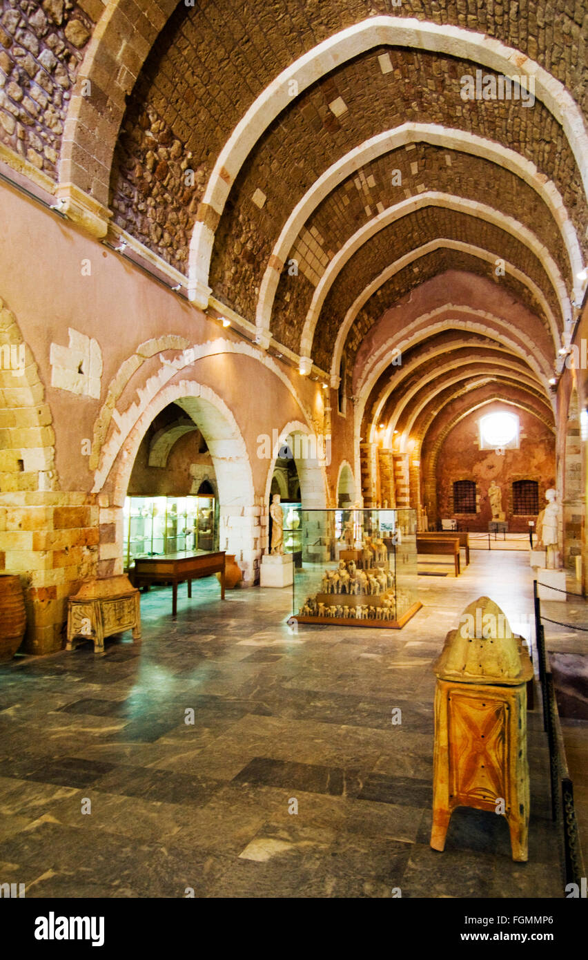 Griechenland, Kreta, Chania, Archäologisches Museum. En einem schönen mittelalterlichen Baudenkmal Chanias, in der imposanten ka Foto de stock