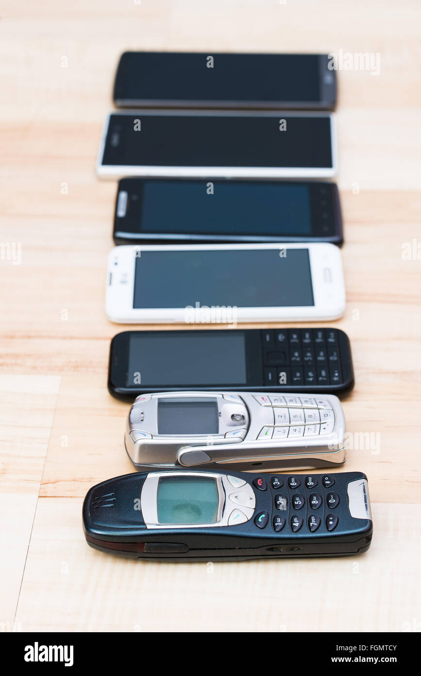 Establecer teléfonos - viejos y nuevos dispositivos Foto de stock
