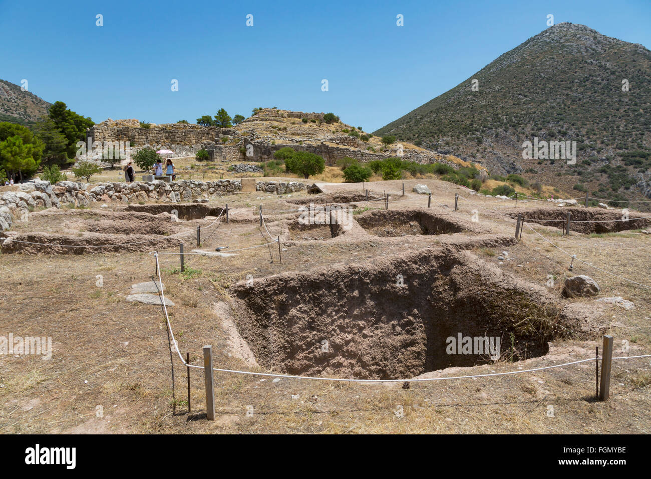 Micenas, Argolis, Peloponeso, Grecia. Las excavaciones arqueológicas realizadas fuera de las murallas de la ciudad antigua. Foto de stock