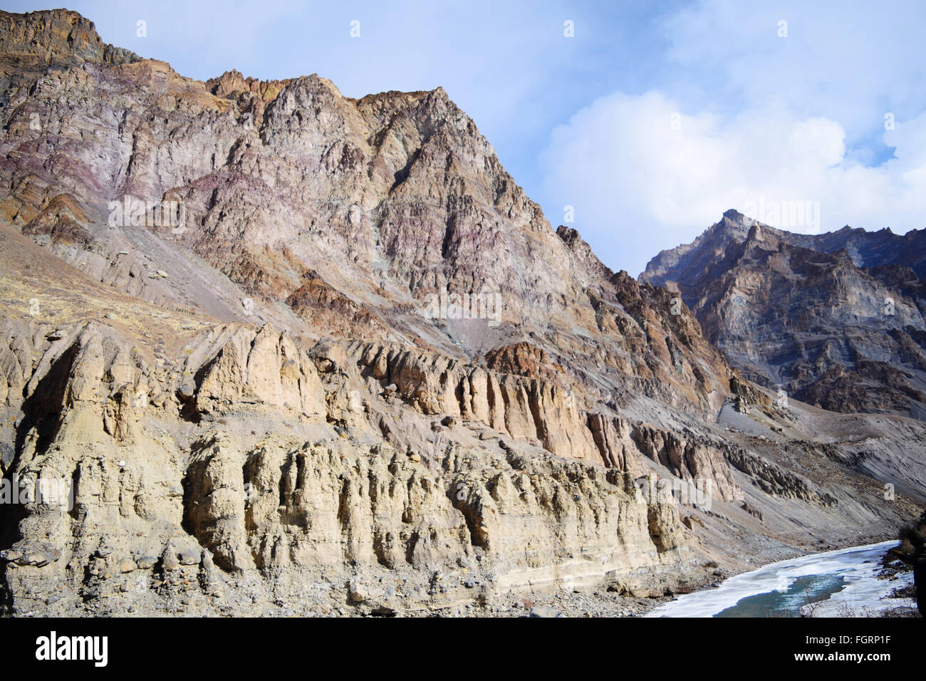 Hermosa vista de las montañas en neyrak, Ladakh, india Foto de stock